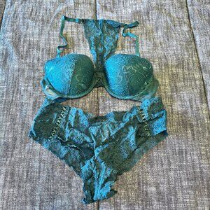 Victoria's Secret Front-Close Bra and Matching Cheeky Panties 36B L BOGO